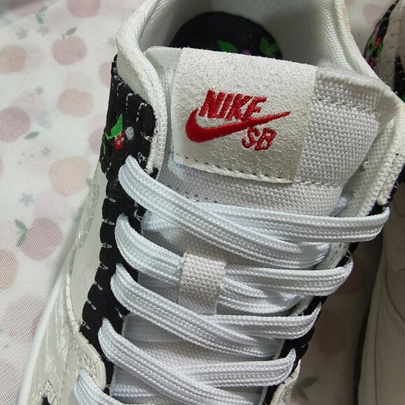 Nike Sb Dunk Embroidered Black And White Sneakers - Picture 4 of 8